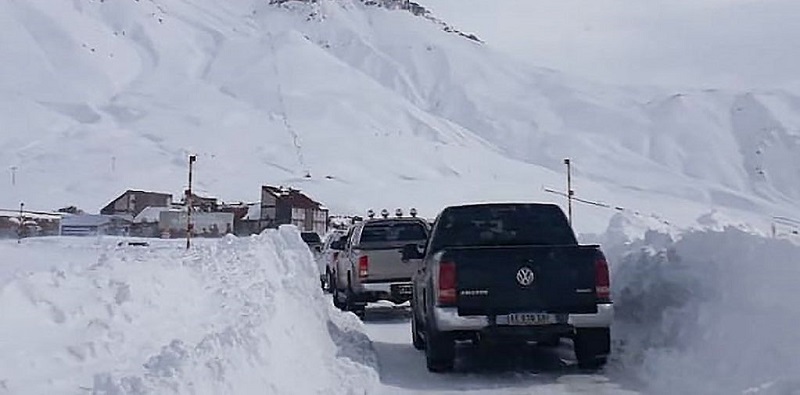 Avalancha en Las Leñas: dos personas quedaron atrapadas y debieron ser rescatadas