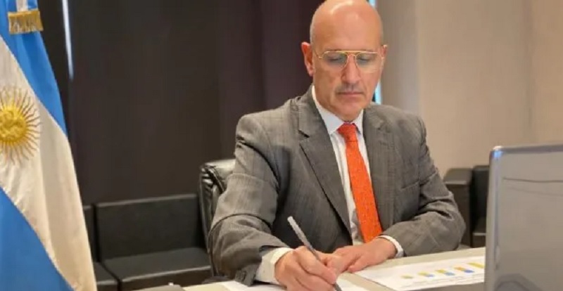 Ola de renuncias: el ministro de Hacienda, Raúl Enrique Rigo, siguió los pasos de Martín Guzmán