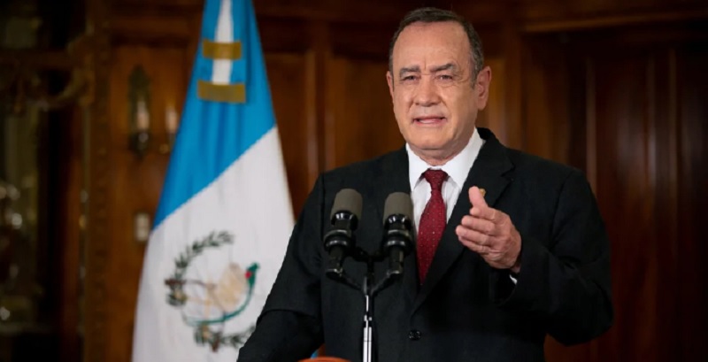Atacaron a balazos al presidente de Guatemala, Alejandro Giammattei, y a su comitiva