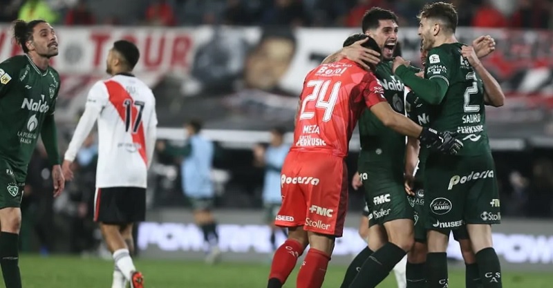 River y otro enorme paso atrás: histórica caída con Sarmiento