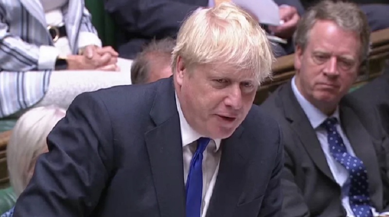 El gobierno de Boris Johnson pende de un hilo: renunciaron 17 integrantes del gabinete británico