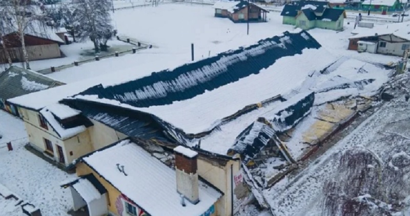 Derrumbes, cortes de luz y cientos de varados: un fuerte temporal de nieve azota a la Patagonia