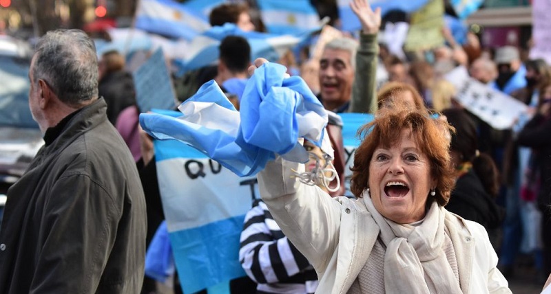 Desesperanza, bronca, dolor, banderazo en Mendoza contra del Gobierno Nacional
