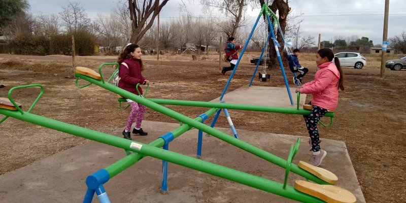 Inauguraron en Colonia Iacarini un predio para jugar, hacer ejercicio y pasar ratos libres