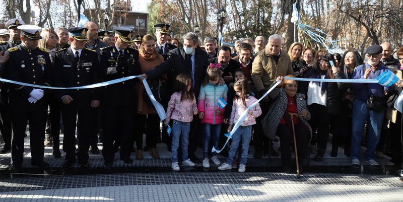 Con una gran fiesta popular quedó inaugurada la nueva Plaza Independencia