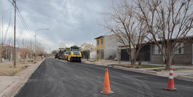 Se pavimentaron calles que descongestionan en el tránsito de avenida Alberdi