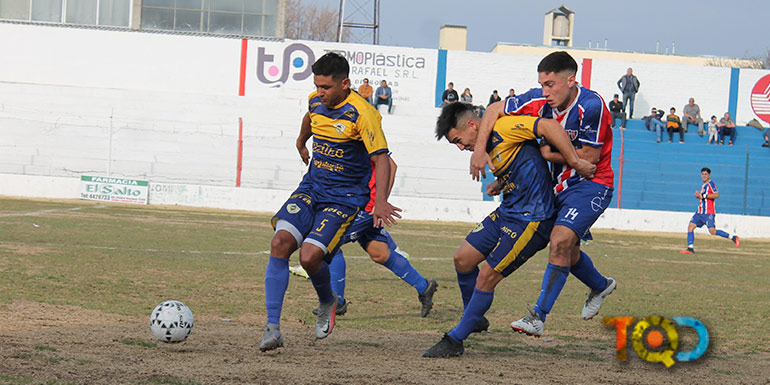 Pálido empate en la cancha, fiesta en las tribunas