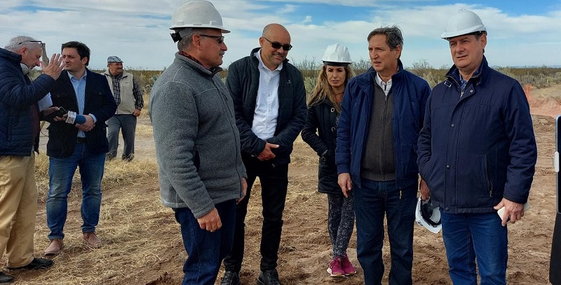 Emir Félix y cámaras empresarias del sur visitaron la obra del Gasoducto