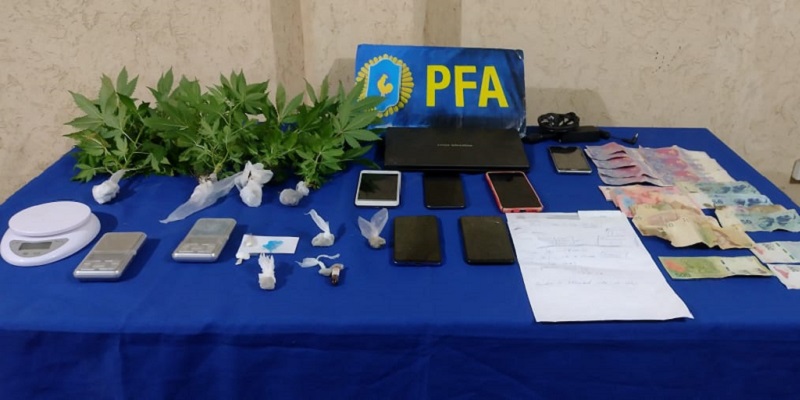 La Policía Federal Argentina detuvo a un hombre acusado de Narcomenudeo en la terminal