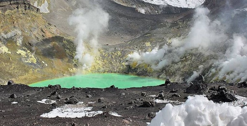 Revuelo y preocupación en las redes por una serie de sismos en el volcán Tupungatito