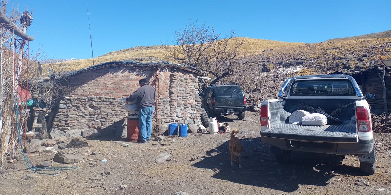 Punta de Agua: se entregó forraje para productores de zonas arrasadas por el fuego