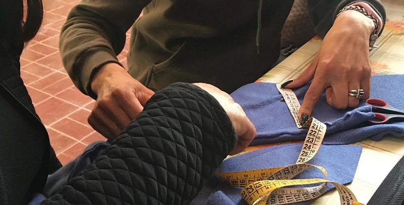 Lanzan un nuevo taller gratuito de confección de pantalones deportivos
