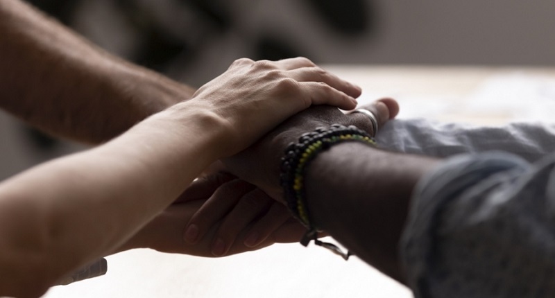 En tres años bajaron más de 13% los suicidios, aunque aumentaron las llamadas por ayuda y consultas