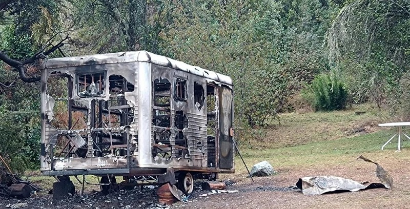 Mapuches incendiaron un puesto móvil de Gendarmería Nacional en Villa Mascardi
