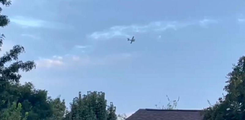 Un piloto amenaza con estrellar intencionalmente un pequeño avión en un Walmart de Mississippi