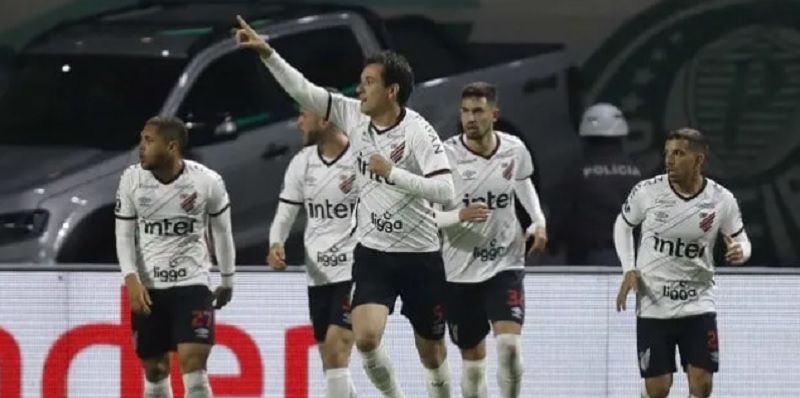Athletico Paranaense eliminó a Palmeiras y es finalista de la Libertadores