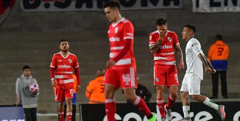 Banfield le ganó a River en el Monumental y prolongó la crisis del equipo de Gallardo