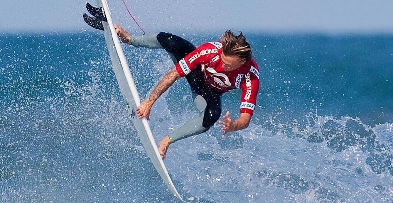 Murió la leyenda del surf Chris Davidson tras recibir un golpe en una pelea en un bar