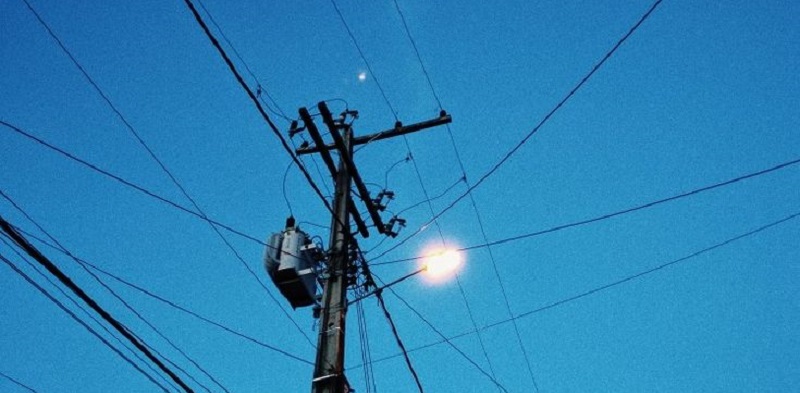 Con el uso compartido de los postes de luz, Mendoza amplía la conectividad en toda la provincia