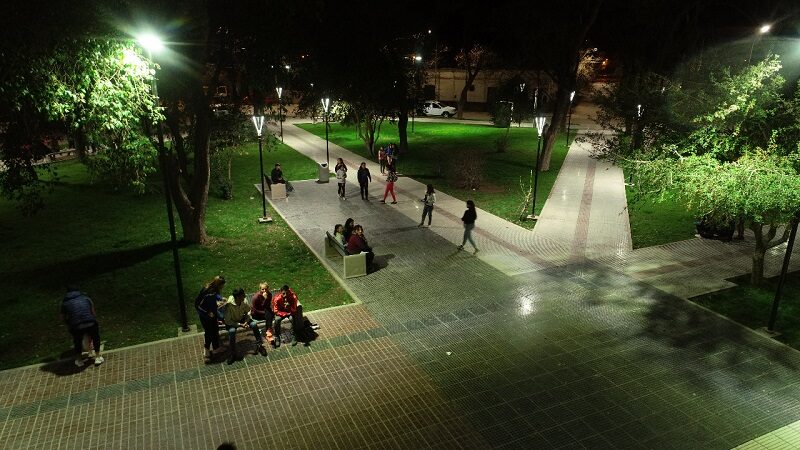 Mirá la plaza de Cuadro Nacional de noche