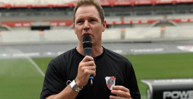 El presidente de River lanzó una durísima acusación contra el director de los árbitros argentinos