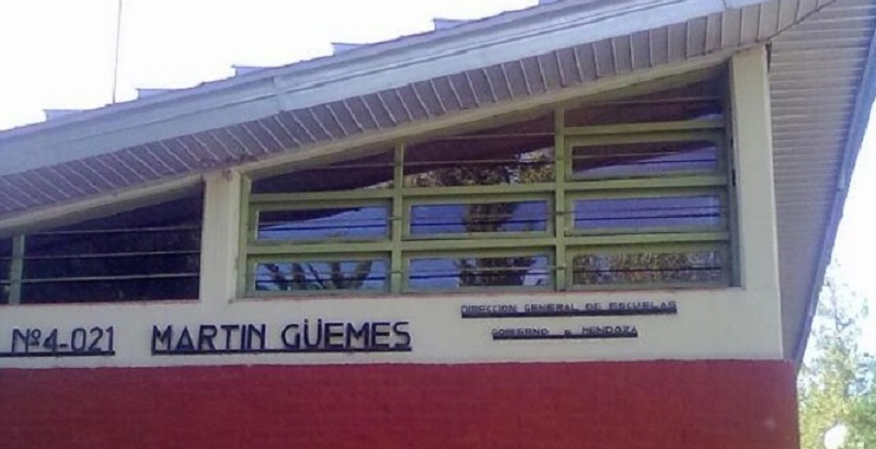 Sigue su desarrollo la muestra y venta de productos de la Escuela Agropecuaria de La LLave