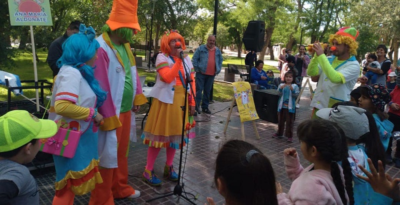 Payamédicos junto a los niños de Jardín Aldunate