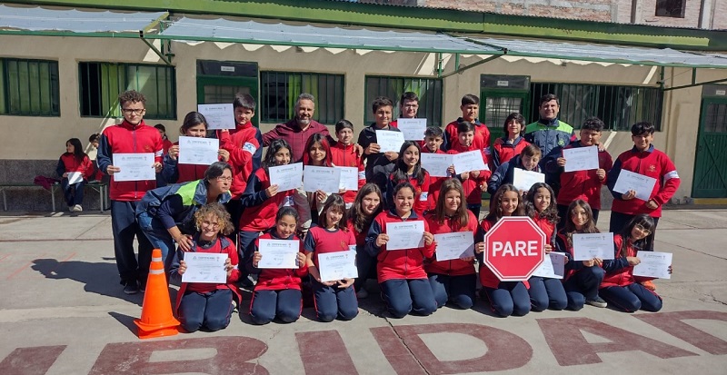Defensa Civil capacita en prevención sísmica y seguridad vial en las escuelas