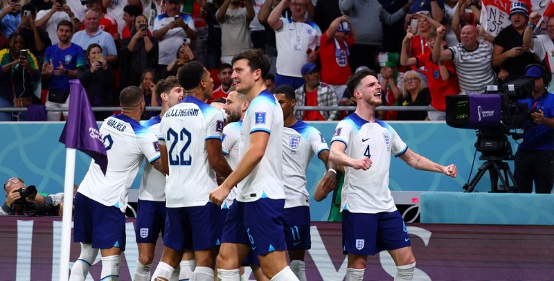 Inglaterra goleó a Gales y avanzó a octavos de final junto a EEUU