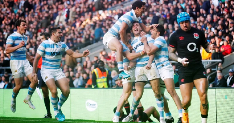 Los Pumas dieron una muestra de carácter y efectividad: le ganaron a Inglaterra en un partido histórico
