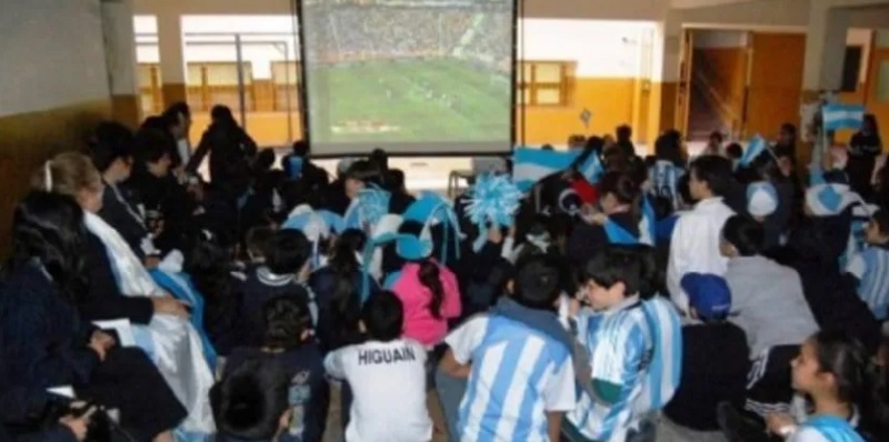 Habrá clases normalmente durante el Mundial y se verán los aprtidos de Argentina