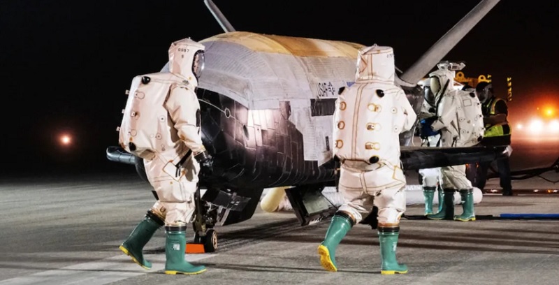 Una nave espacial no tripulada secreta aterrizó en Florida y generó un misterio: ¿OVNIs o un estallido?