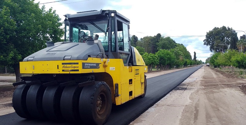 Obras en los distritos, asfaltan calles en La Llave