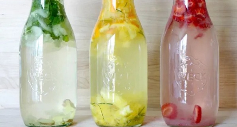 Aguas saborizadas naturales para mitigar la ola de calor