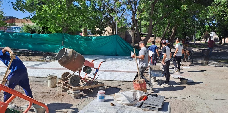 Avanza la transformación de la Plaza Espínola de Pueblo Diamante