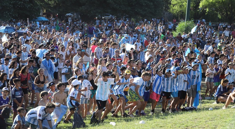 El Parque de los Jóvenes fue una fiesta celeste y blanca