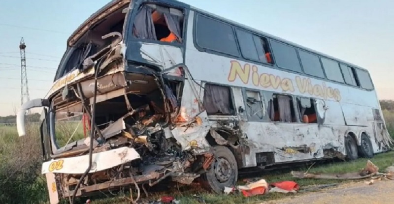 Tragedia en Chaco: murieron 3 personas tras un choque entre dos camiones y un colectivo de larga distancia