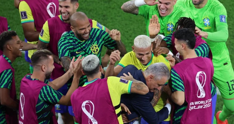 Brasil aplastó 4-1 a Corea del Sur y jugará ante Croacia