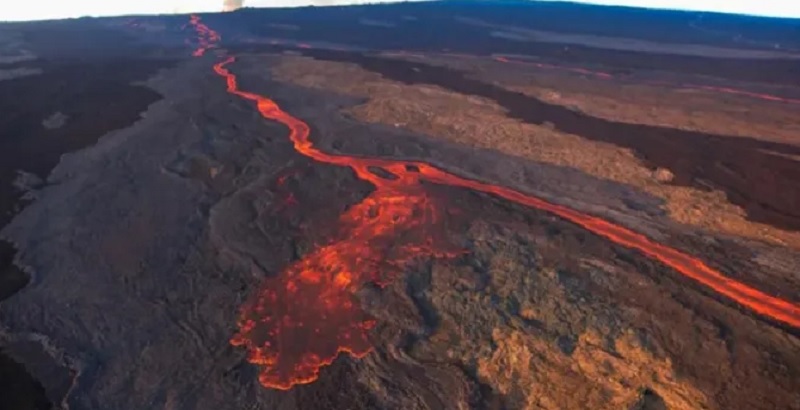 Háwai: ríos de lava de volcán Mauna Loa se aproximan a principal ruta de la isla