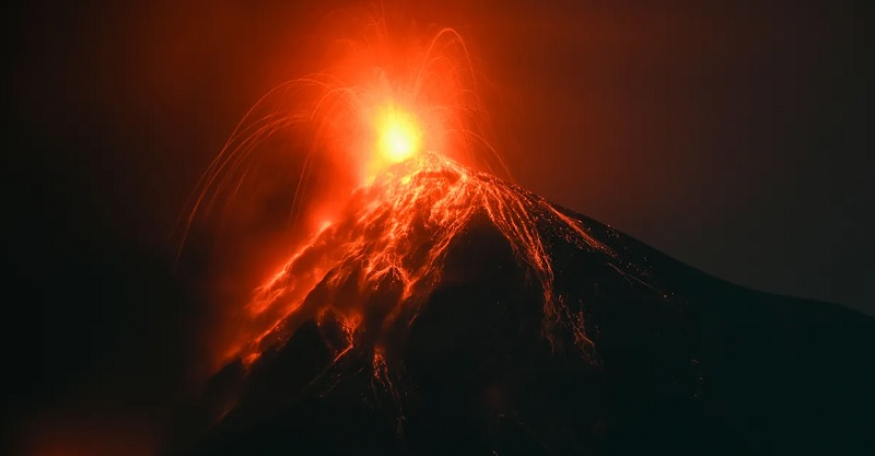 Erupción del Volcán de Fuego en Guatemala, se clausuró el principal aeropuerto y las rutas fueron afectadas