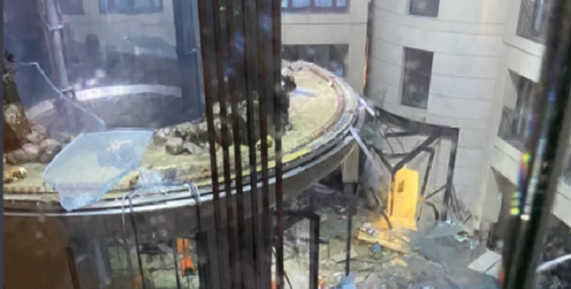 Impactante: estalló un acuario gigante en un hotel de Alemania