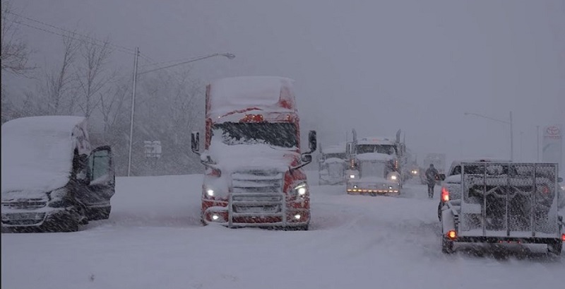 Una tormenta histórica tiene en vilo a Estados Unidos: alerta máxima y vuelos cancelados