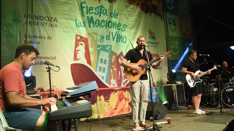 Cierra esta noche la Fiesta de las Naciones y el Vino
