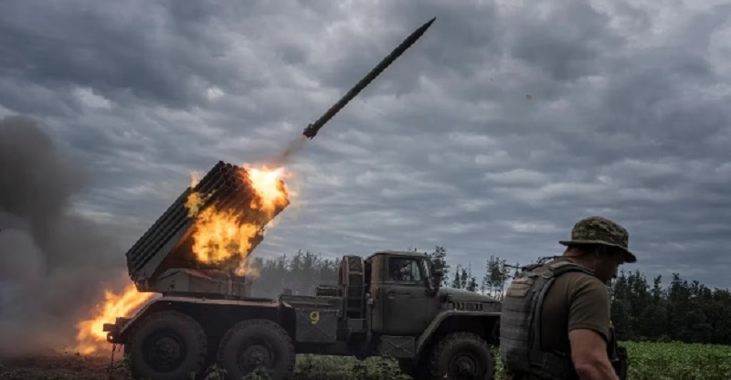 Rusia advirtió sobre “una catástrofe global” si la OTAN sigue entregando armamento a Ucrania