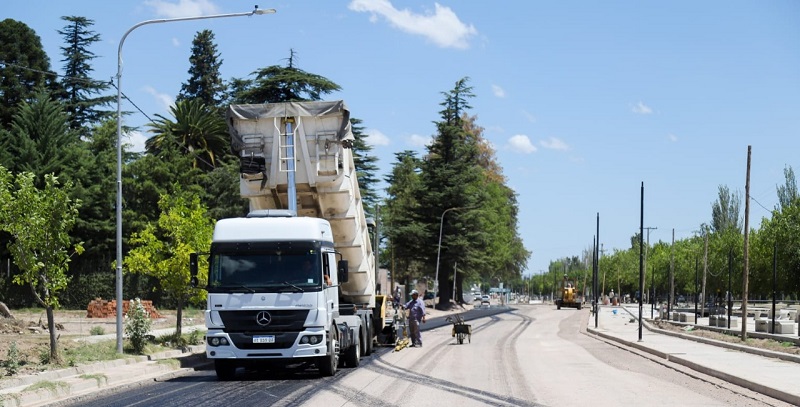 Iniciaron las obras para asfaltar la calle Cinca en el Paseo Dean Funes