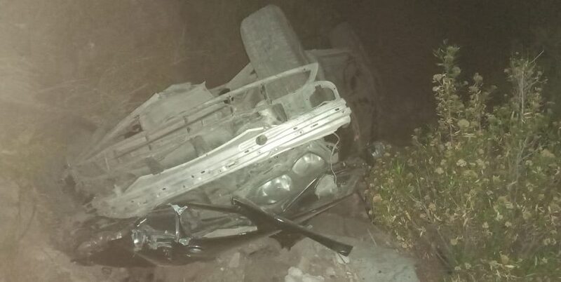Perdió el domínio de su vehículo y se desbarrancó en el Valle Grande