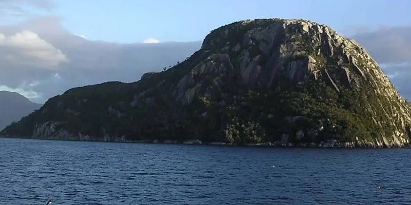 El mito de la misteriosa isla chilena que estaría poblada por «seres superiores»