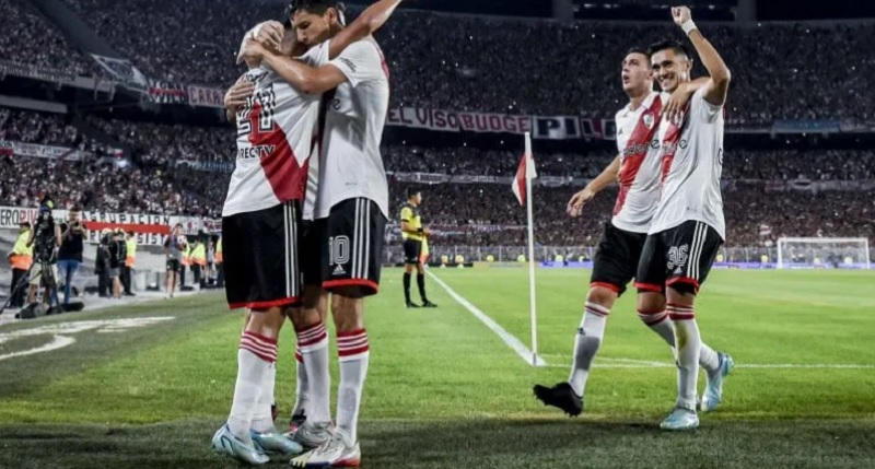 River se lo dio vuelta y, con polémica, venció a Argentinos Juniors