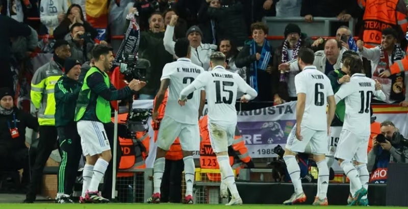 El Real Madrid expuso su mística y goleó 5-2 al Liverpool en Anfield