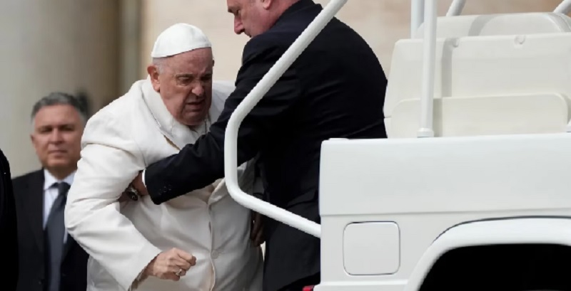 El Papa Francisco tiene una infección pulmonar y seguirá internado en Roma